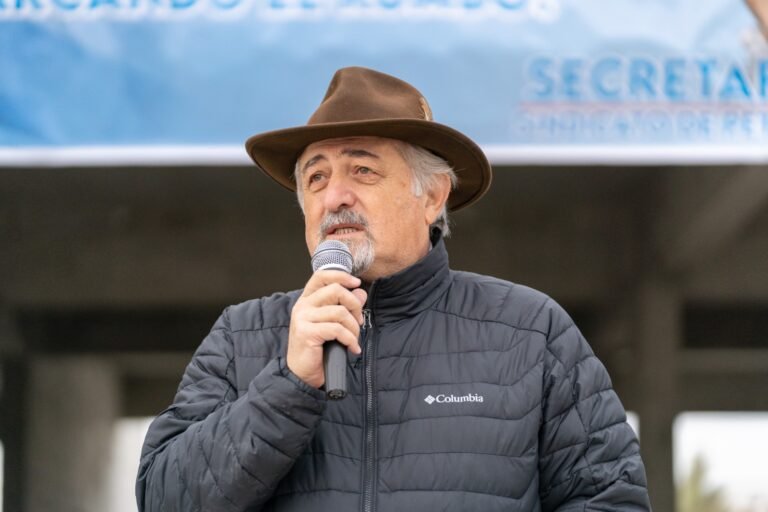 Othar: “Con los gremios acordamos que primero se toma la gente de Comodoro”