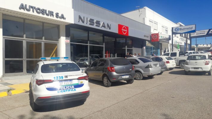 Millonario robo a concesionaria: se llevaron 2 camionetas 0 km y las llaves de todos los autos