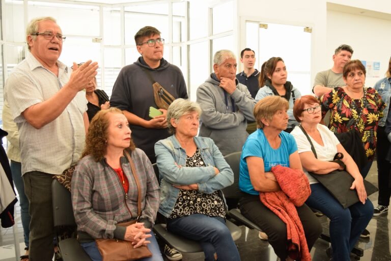 Vecinos de LU4 fueron al Concejo Deliberante a pedir respuestas tras el derrumbe y desalojo