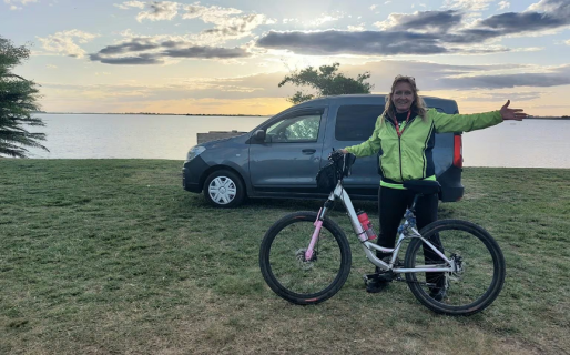 Tiene 62 años, viaja sola en un mini motorhome y recorre toda la Argentina: “Los miedos desaparecieron”