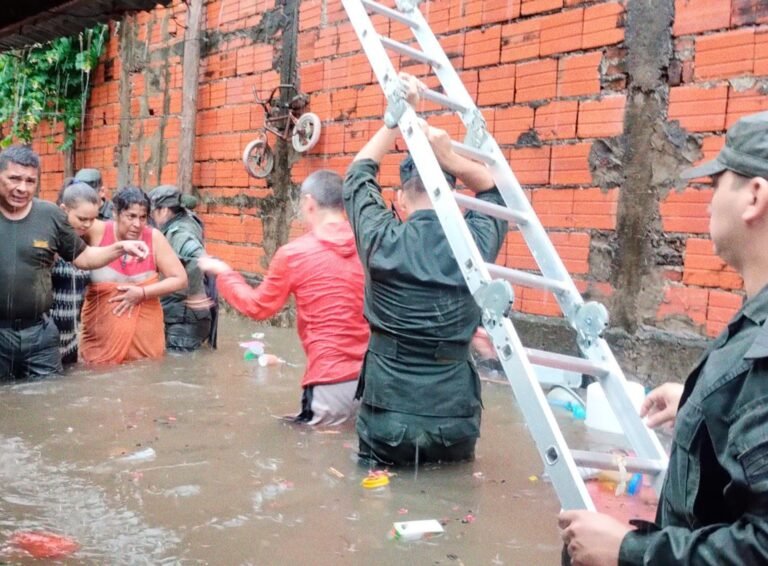 Corrientes: 500 evacuados, clases suspendidas y sigue la alerta por tormentas