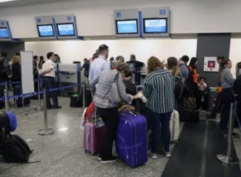 Tras cerrar acuerdo salarial, Aeronáuticos levantaron el paro de 48 hs para Semana Santa