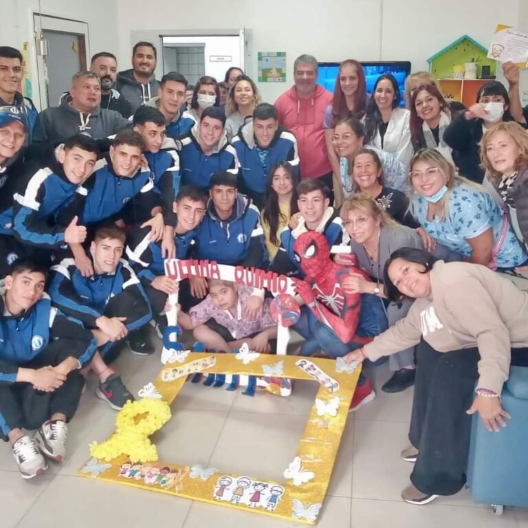 La selección argentina acompañó a Santi en su último día de quimio