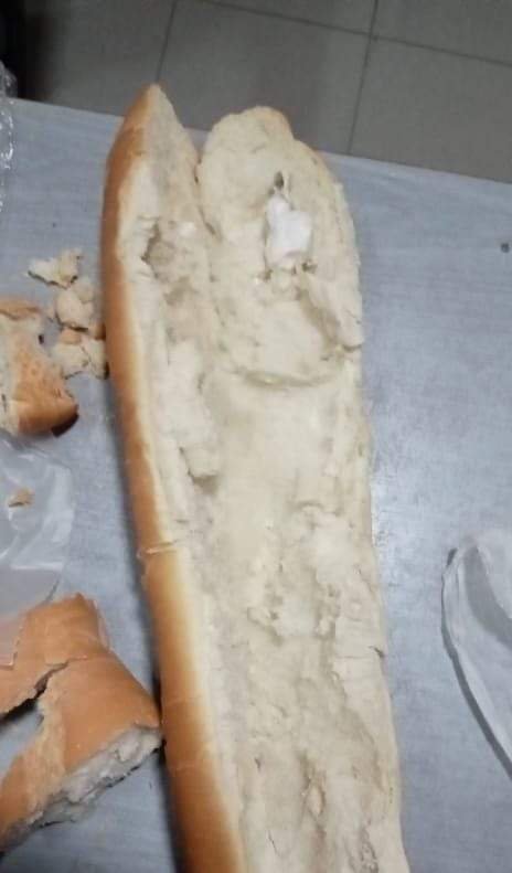 Intentó pasarle cocaína en un pan a un detenido