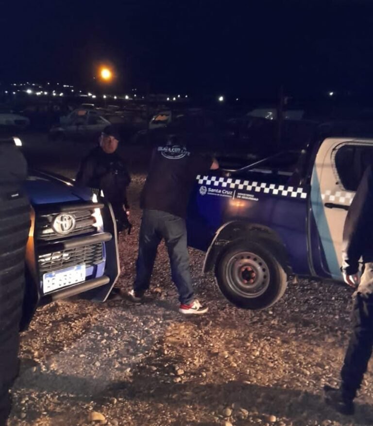 Los detuvieron y encontraron un revolver, una carabina y una ballesta