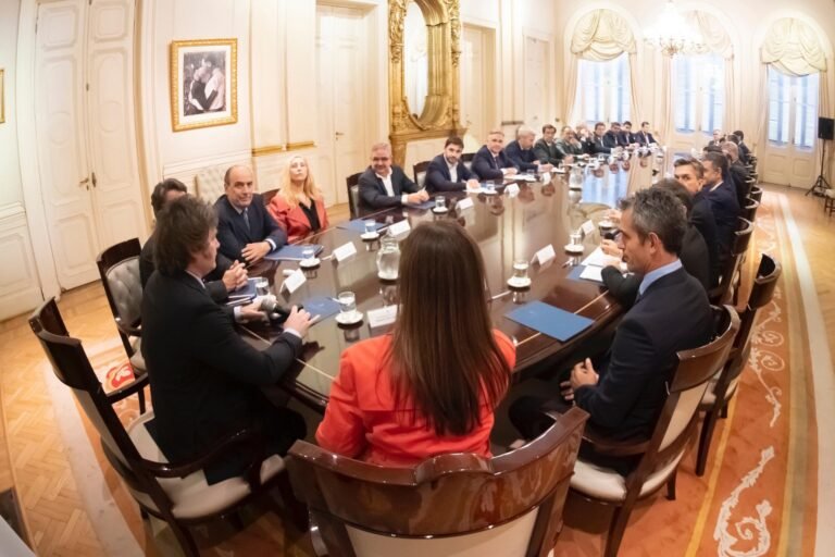 La Casa Rosada busca avanzar con el Pacto de Mayo y convocó a una reunión con todos los gobernadores