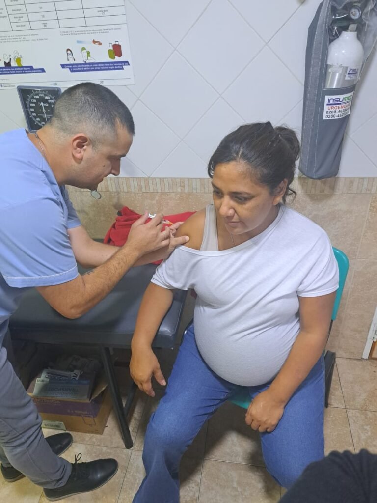 Inició la campaña de vacunación contra el Virus Sincicial Respiratorio