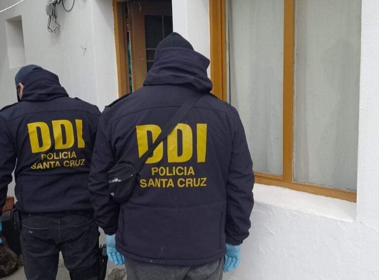 Tres hombres detenidos por distribución de material sexual infantil