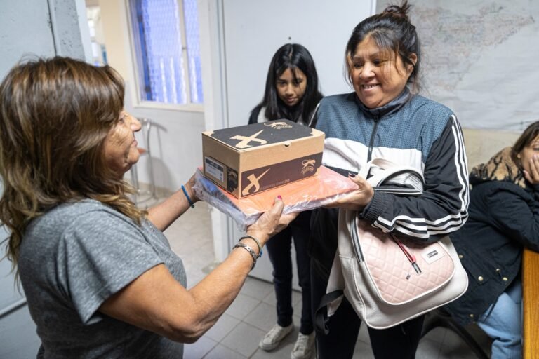 Avanza la entrega de kits escolares y se prevé que serán 7 mil los beneficiados