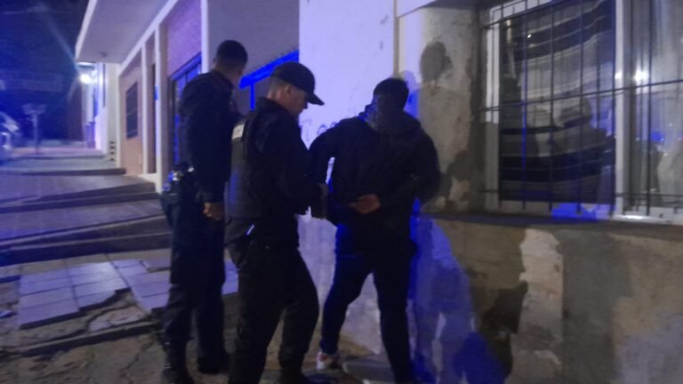 Forzaron la puerta y entraron a robar en un local céntrico