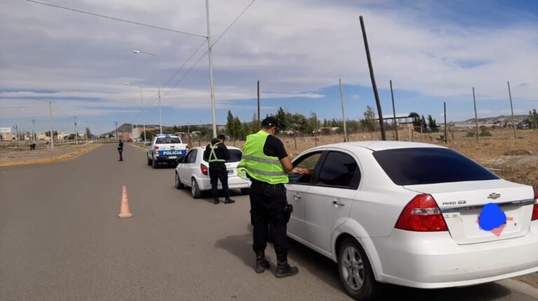 Circulaba por Km.8 y el auto tenía pedido de secuestro vigente