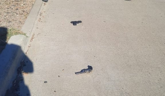 Encontraron dos armas de fuego tiradas en la vía pública
