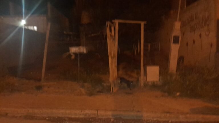 Por un desperfecto en el baño, se les incendió la vivienda