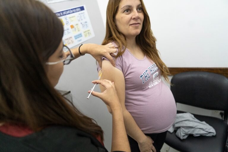Campaña de vacunación para prevenir enfermedades respiratorias graves en bebés