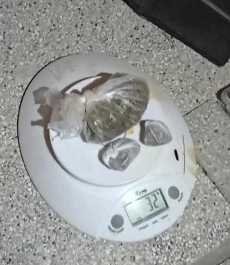 Trató de esquivar un control y le descubrieron marihuana
