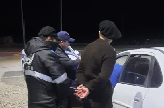 Detenido por circular con un arma larga