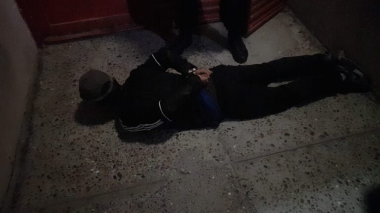 Lo atraparon robaron cables en el barrio Roca