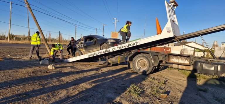 Conductor alcoholizado, dejó sin luz a tres barrios al chocar con un poste