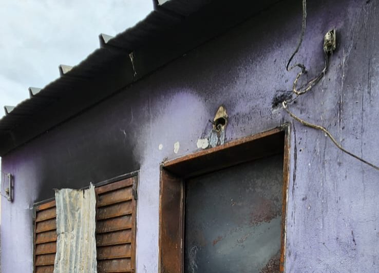 Perdió todo en un incendio y da clases particulares para poder reconstruir su vivienda
