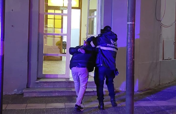 Dos sujetos intentaron robar una moto estacionada en la Seccional Primera