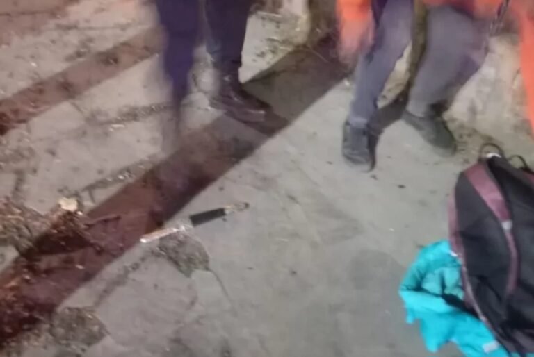 Luego de una pelea callejera, le secuestraron un cuchillo a un joven