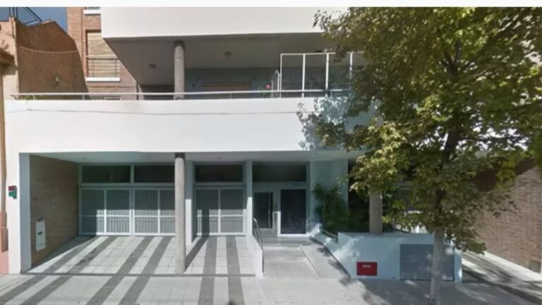 Un joven asesinó a su padre, lo descuartizó y dejó su cabeza sobre la mesa