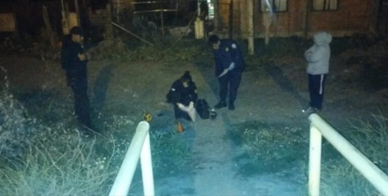 Un adolescente recibió varias heridas de arma blanca