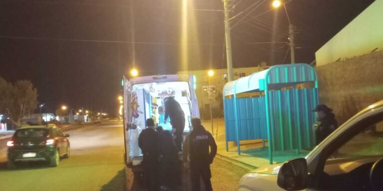 Un joven fue baleado mientras esperaba el colectivo