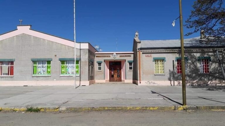 La Escuela N°115 de Diadema busca docentes para cubrir cargos