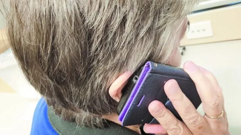 Le dijeron que tenían a la hija secuestrada y la estafaron por más de 6000 dólares