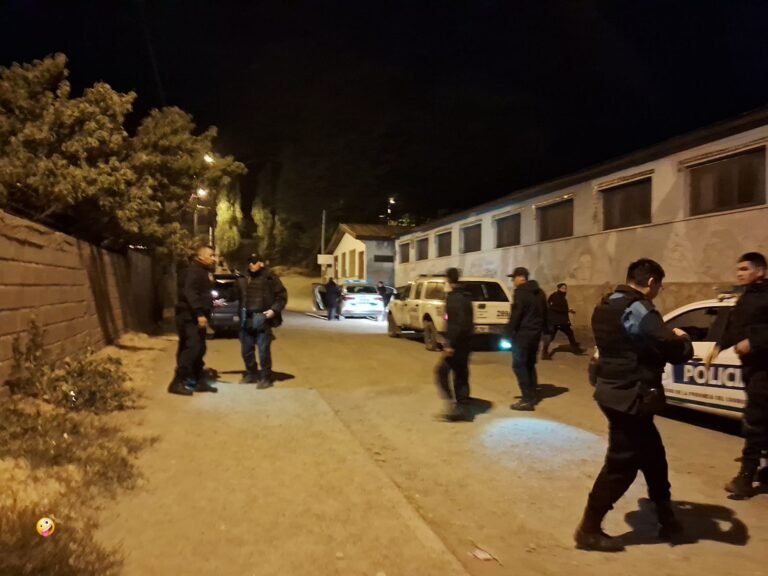 Un hombre entró a una fiesta armado y amenazó a la gente