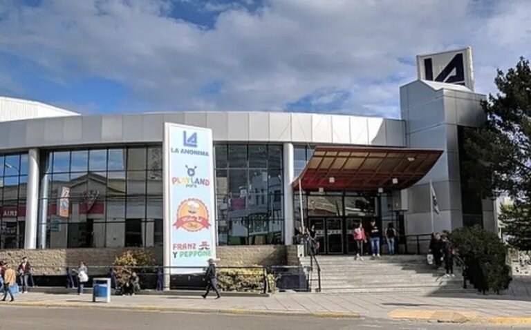 Un jubilado denunció que le robaron 300 mil pesos en un patio de comidas