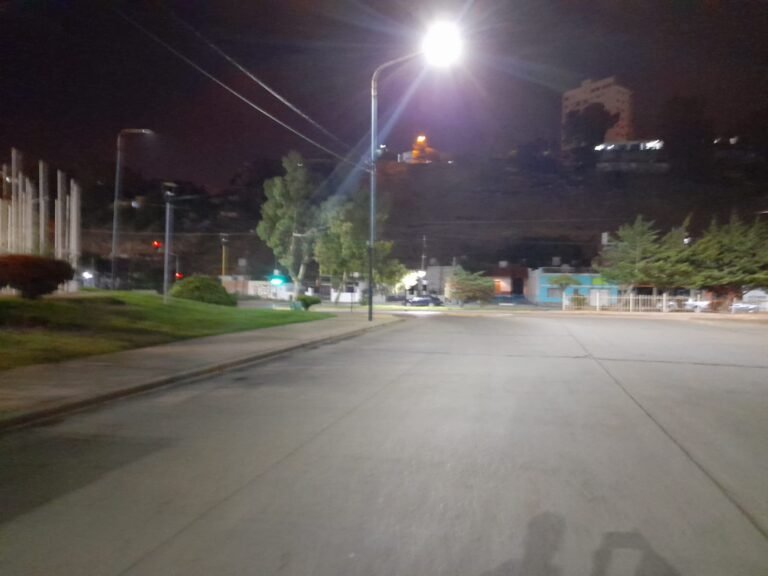 Una pareja evitó que le robaran el celular a un adolescente de 15 años
