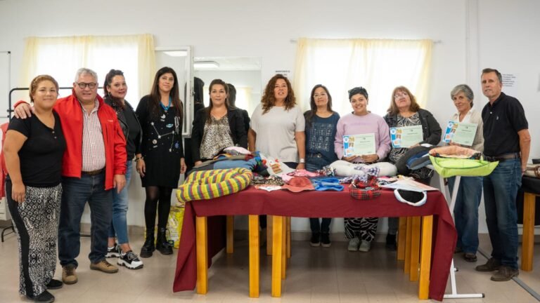 El Municipio concluyó con talleres textiles que ofrecen una salida laboral
