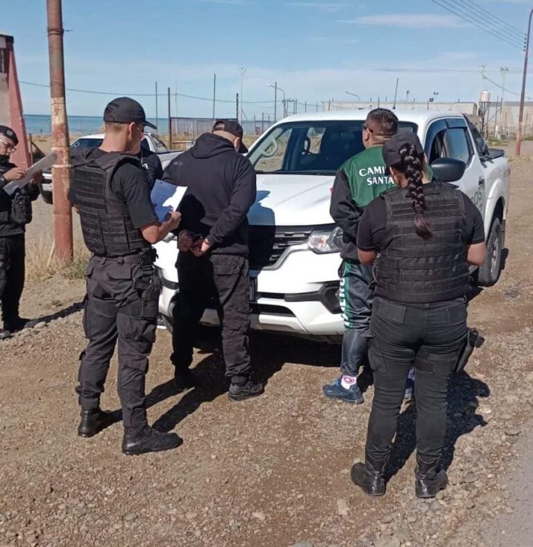 Tres hombres del Sindicato de Camioneros fueron detenidos tras amenazar a un chófer