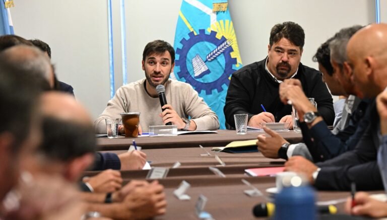 Torres y Ball expondrán ante intendentes un informe técnico con la situación económica