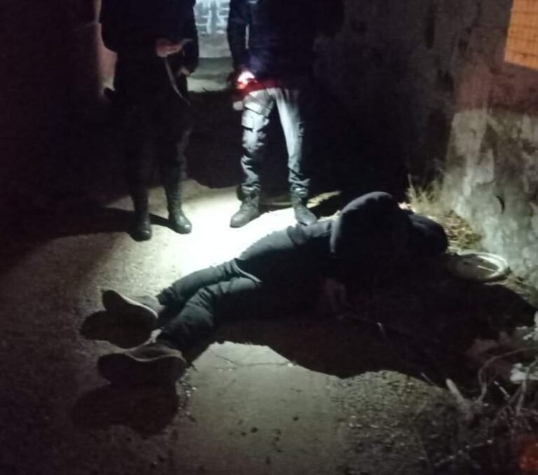 Detenido y hospitalizado tras ingresar a una vivienda