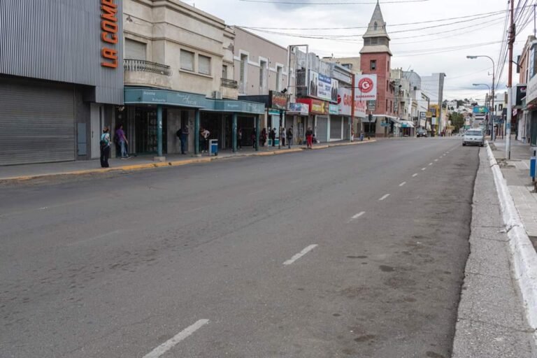 ¿Cómo funcionarán los servicios, banco y comercios este martes y miércoles feriados?