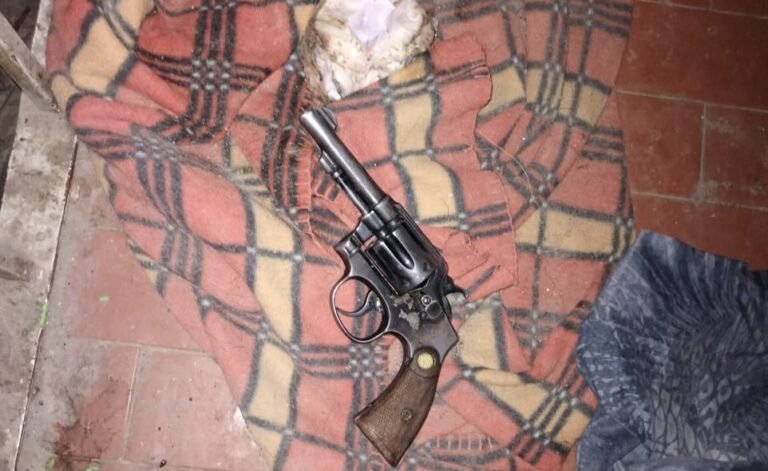 Detuvieron a un sujeto que andaba a los tiros por el barrio 30 de octubre