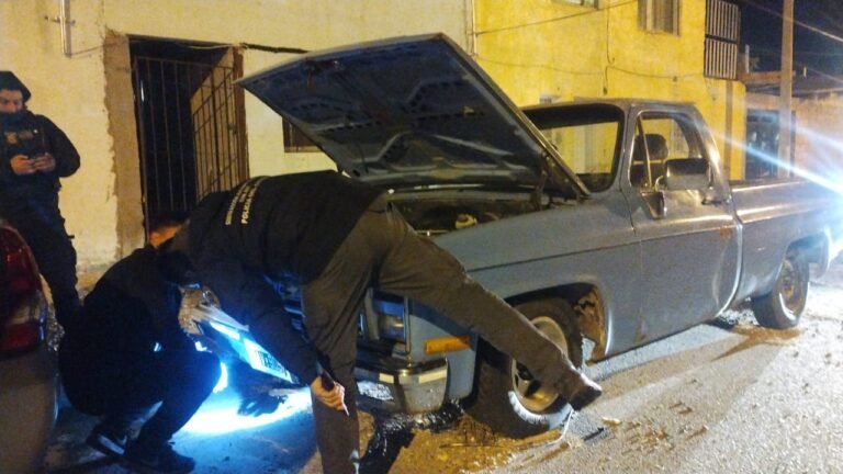 Encontraron una camioneta con dominio denunciado en el barrio Castelli