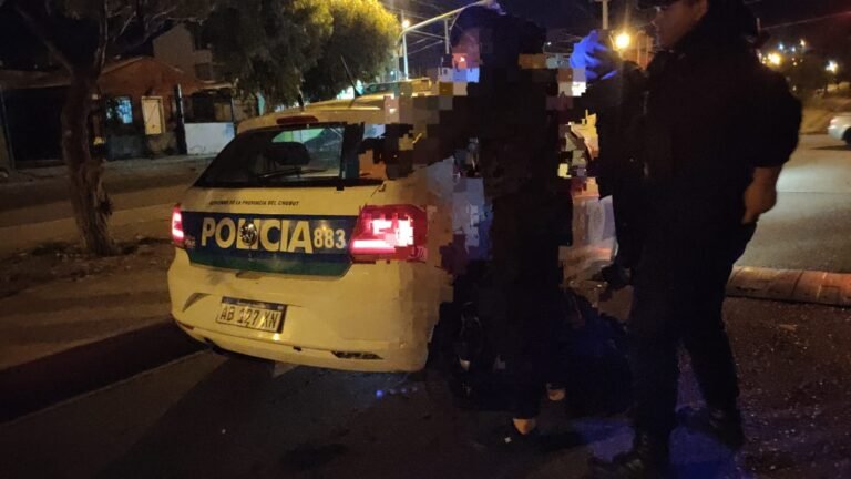 Atraparon a una pareja con 24 gramos de marihuana en el auto