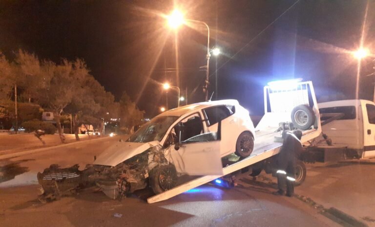 Manejaba en estado de ebriedad, chocó y se fracturó la pelvis