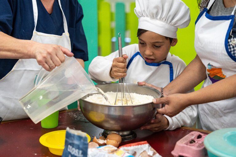 Iniciaron los talleres gratuitos de “cocineritos” y peluquería