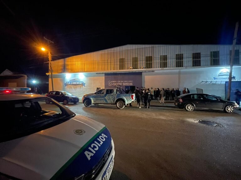 Clausuran salón por fiesta clandestina