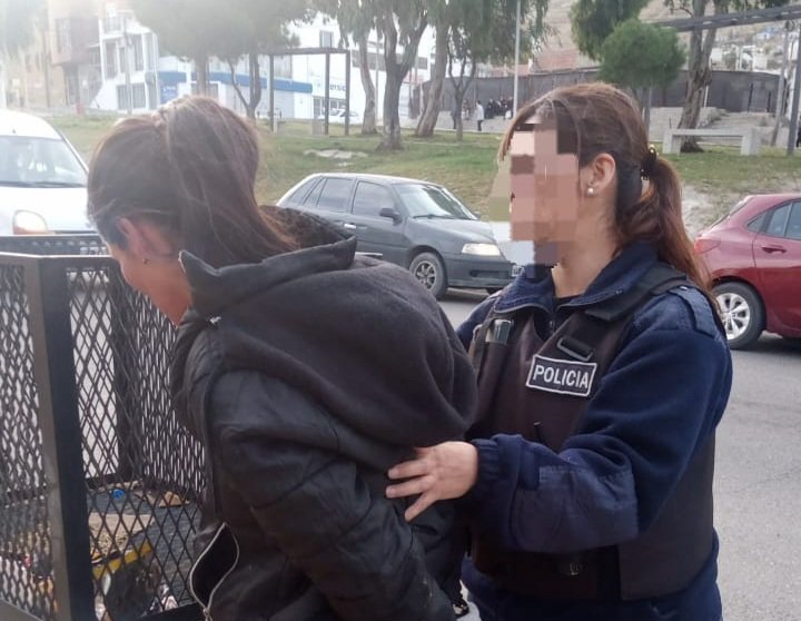 Detenida por robar gorros, ropa interior y adornos