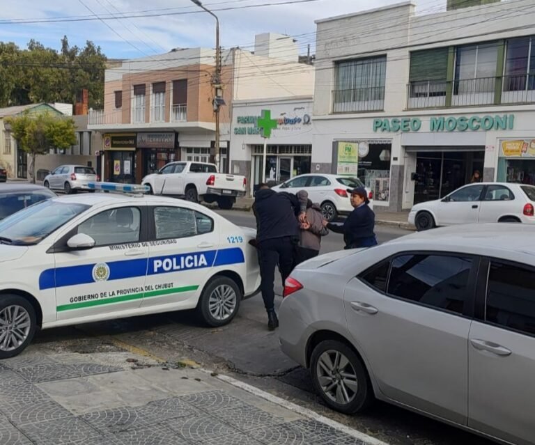 Quiso llevarse dos perfumes por 36 mil pesos y lo detuvieron