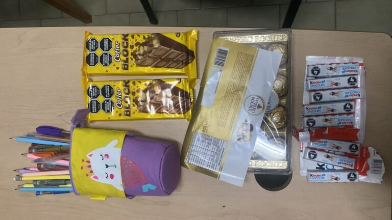 Dos menores intentaron robar chocolates y una cartuchera de un supermercado