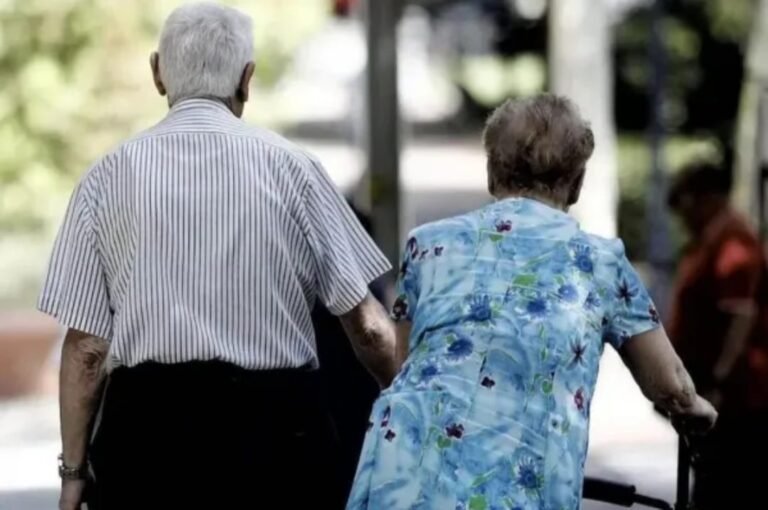 PAMI denunció una estafa a jubilados: les envían mensajes que imitan los oficiales y les vacían las cuentas