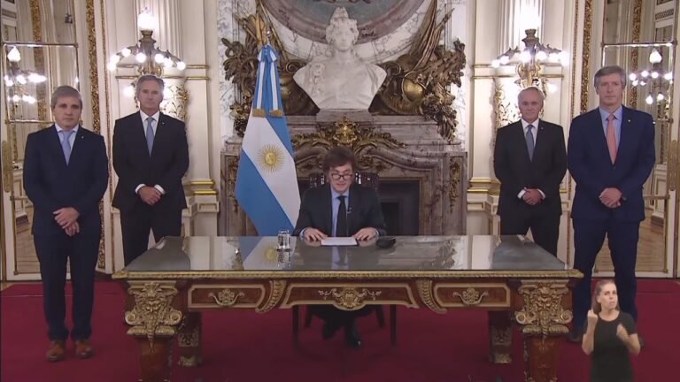 Milei anunció un superávit fiscal del 0,2% en el primer trimestre del año