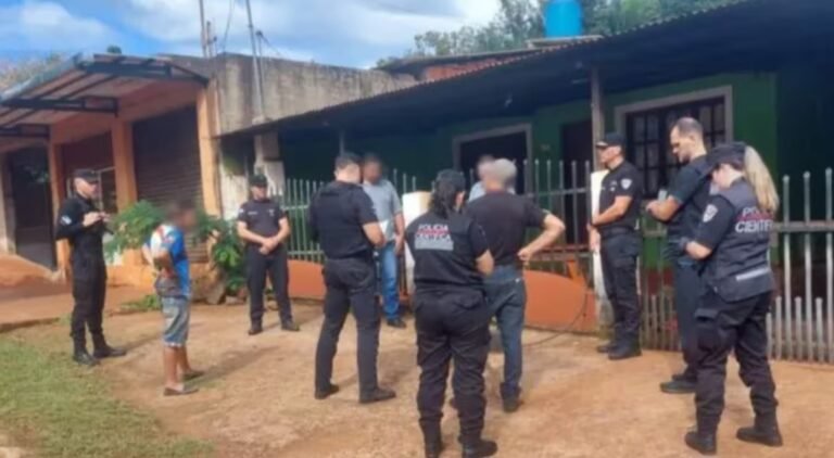 Discutió con su nieto de 17 años y le disparó con una escopeta delante de la madre